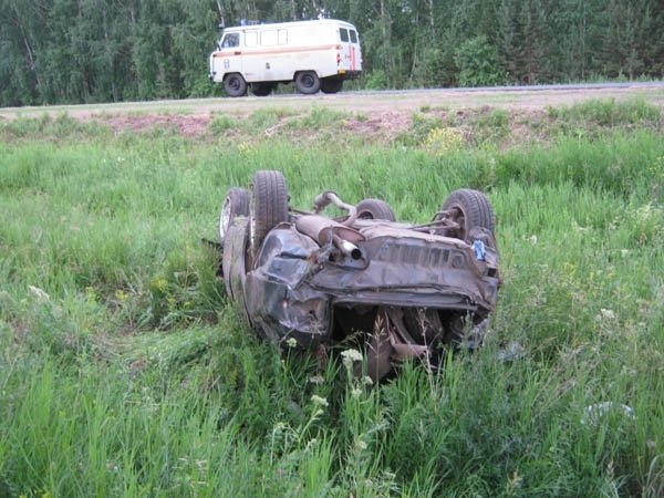 На трассе «Омск – Тара» погиб пассажир опрокинувшегося автомобиля (2).jpg