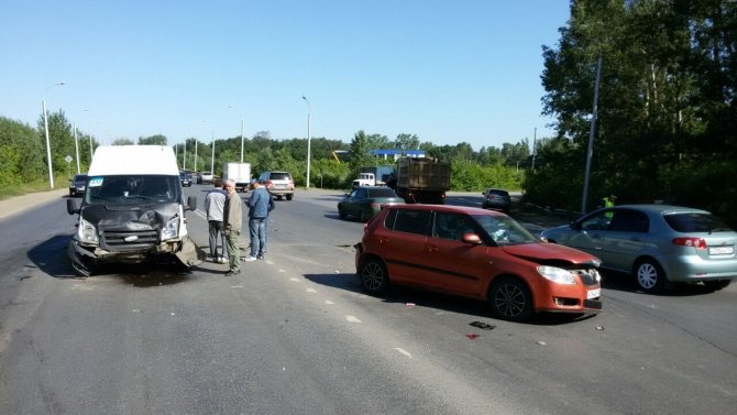 В Уфе в ДТП с участием пассажирского автобуса пострадали семь человек.jpg