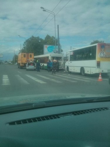 При столкновении автобуса и маршрутки в Петербурге пострадали семь человек (3).jpg