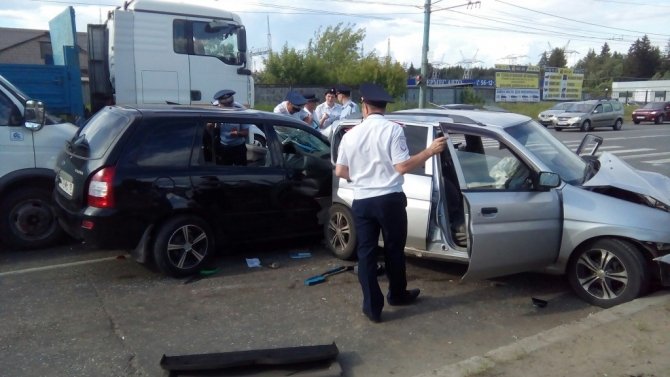 В Ижевске пьяный водитель устроил массовое ДТП с пострадавшими (7).jpg