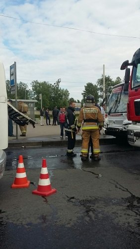 При столкновении автобуса и маршрутки в Петербурге пострадали семь человек (2).jpg