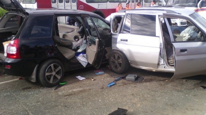 В Ижевске пьяный водитель устроил массовое ДТП с пострадавшими (3).jpg