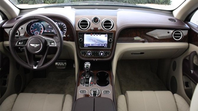 Bentley Bentayga (2).jpg