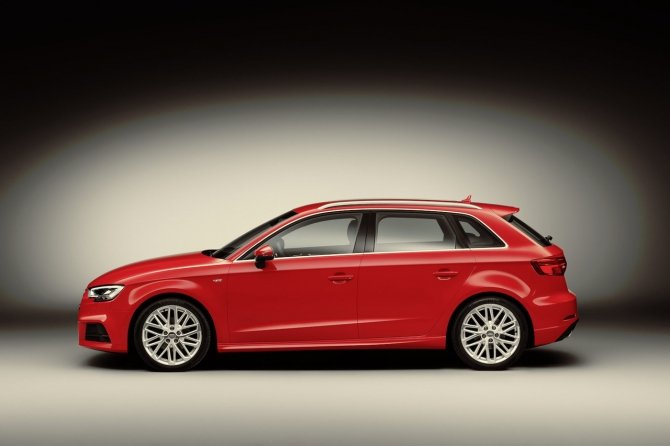 Audi объявили российские цены на обновленную линейку Audi A3 (4).jpg