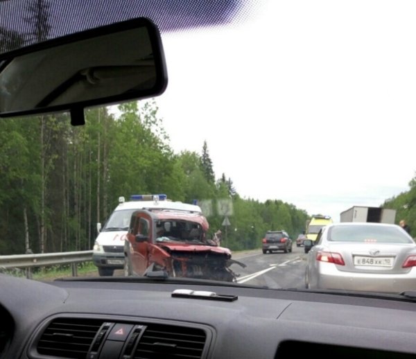 В Карелии на трассе произошло массовое ДТП с пострадавшими (5).jpg