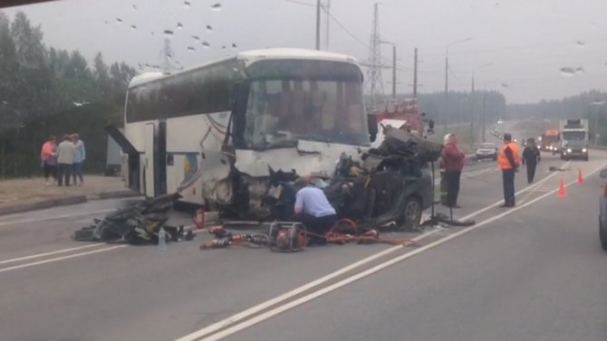 В ДТП с туристическим автобусом в Ленобласти погиб человек (5).jpg