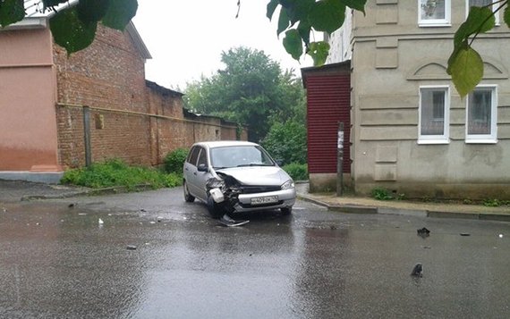 В Ельце после тройного ДТП перевернулся автомобиль (3).jpg