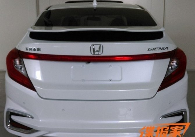 В Сети появились шпионские фотографии нового хэтчбека Honda Gienia. Премьера новинки должна состояться в конце этого года. (3).jpg