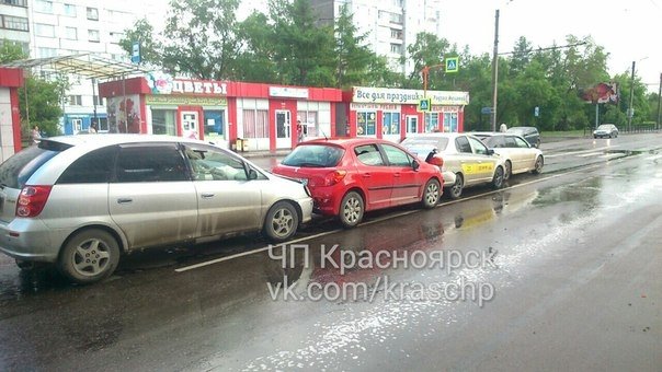 В Красноярске пьяный водитель устроил массовое ДТП (1).jpg