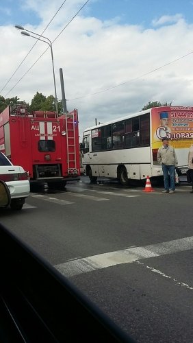 При столкновении автобуса и маршрутки в Петербурге пострадали семь человек (4).jpg