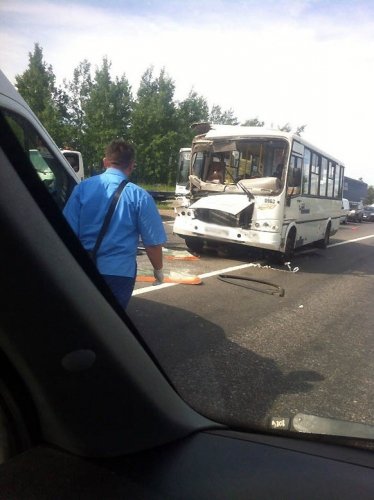 В ДТП с маршруткой в Петербурге пострадали шесть человек (1).jpg