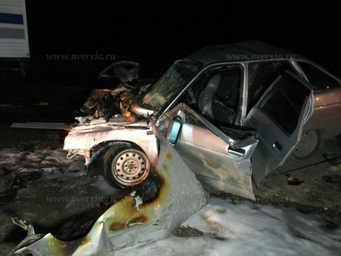 В Саратовской области три автомобиля врезались в КАМАЗ три человека погибли (2).jpg