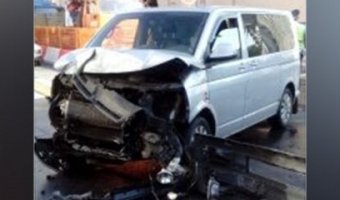В центре Москвы грузовик опрокинулся на две иномарки