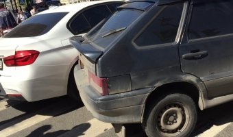 Неудачный поворот с Владимирского на Невский завершился столкновением