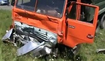 В Ярославской области в ДТП с лесовозом погибли три человека