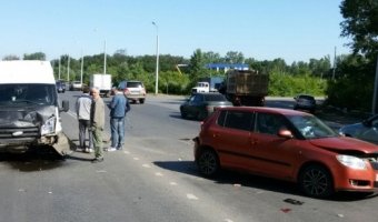 В Уфе в ДТП с участием пассажирского автобуса пострадали семь человек