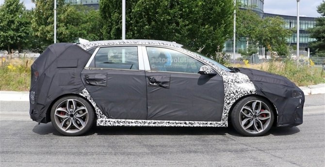 Серийная версия хэтчбека Hyundai i30 N заснята на тестах (2).jpg