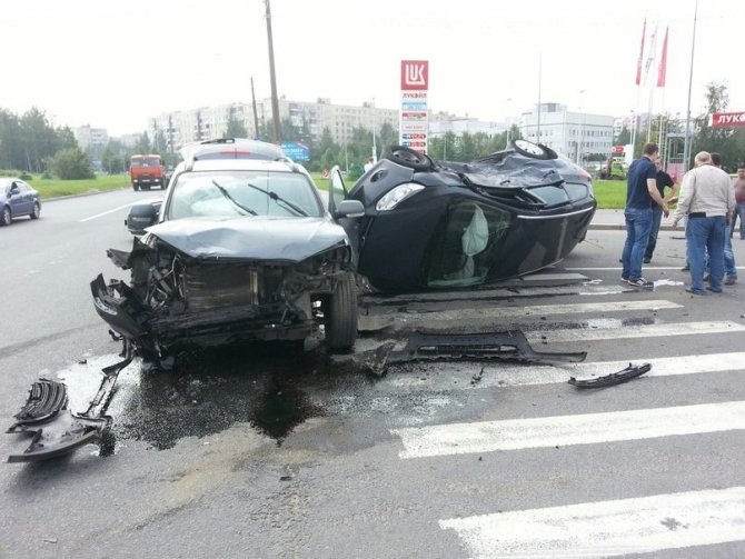 Автомобиль перевернулся в массовом ДТП возле Александровской больницы (9).JPG