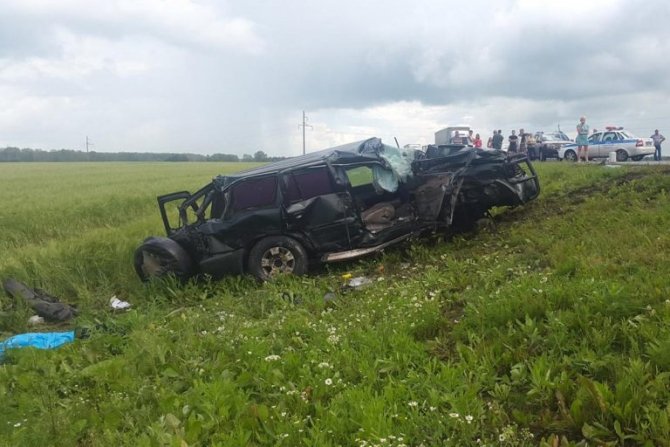 В Тюменской области в ДТП из-за отвалившегося колеса погиб полицейский (4).jpg