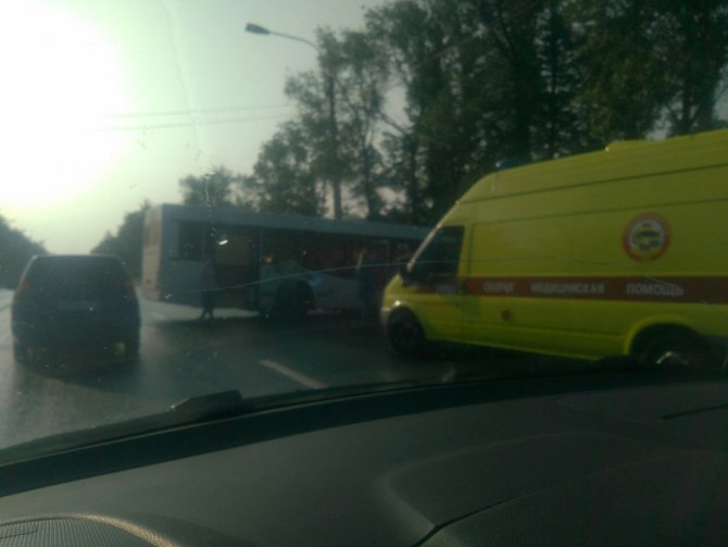 В Петергофе столкнулись два автобуса (4).jpg
