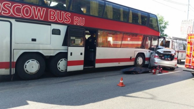 В ДТП с автобусом под Ростовом погибли два человека из Hyundai Solaris (5).jpg