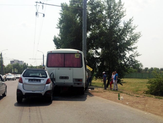 В ДТП с маршруткой в Оренбурге пострадали девять человек (4).jpg