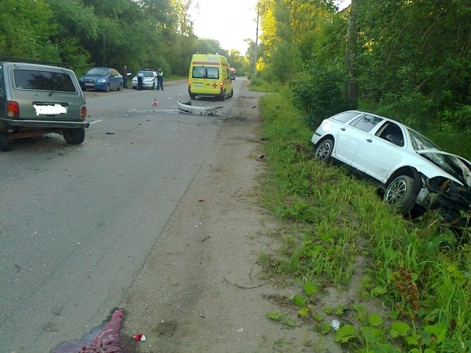 В Ярославле в ДТП погиб водитель иномарки (2).jpg