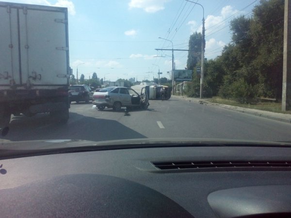 В Воронеже в ДТП на Вогрэсовском мосту пострадали 4 человека (2).jpg