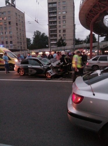 В Петербурге на проспекте Славы в ДТП погиб водитель Subaru (2).jpg