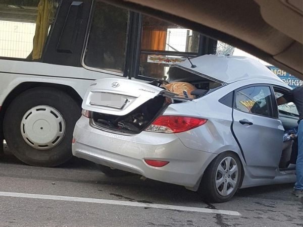 В ДТП с автобусом под Ростовом погибли два человека из Hyundai Solaris (1).jpg