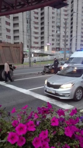 В Петербурге на проспекте Славы в ДТП погиб водитель Subaru (4).jpg