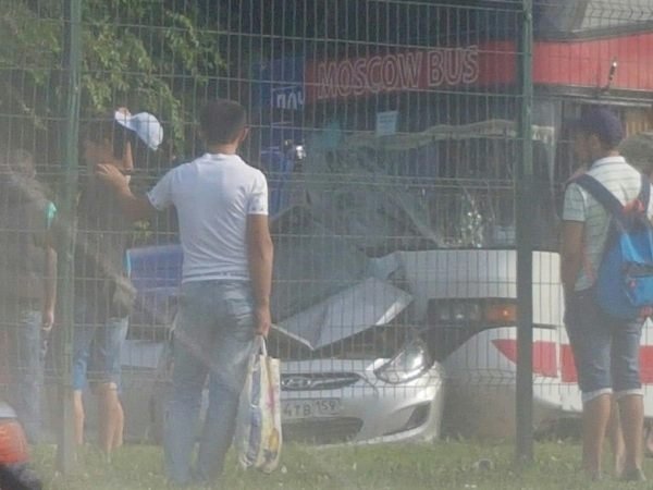 В ДТП с автобусом под Ростовом погибли два человека из Hyundai Solaris (2).jpg