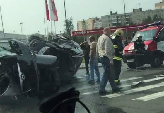 Автомобиль перевернулся в массовом ДТП возле Александровской больницы (4).JPG