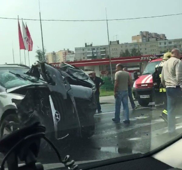 Автомобиль перевернулся в массовом ДТП возле Александровской больницы (5).JPG