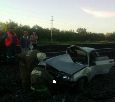 Под Тулой поезд сбил автомобиль на переезде есть жертвы (1).jpg