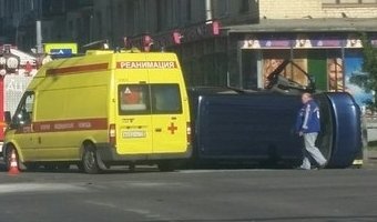 На шоссе Революции опрокинулся Volkswagen
