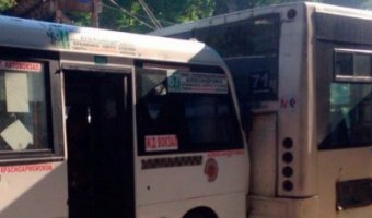 В ДТП с маршруткой и автобусом в Ростове-на-Дону пострадали шесть человек 