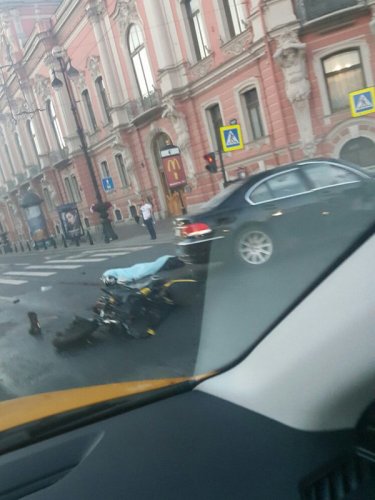 На Невском проспекте в Петербурге в ДТП погиб мотоциклист (9).jpg