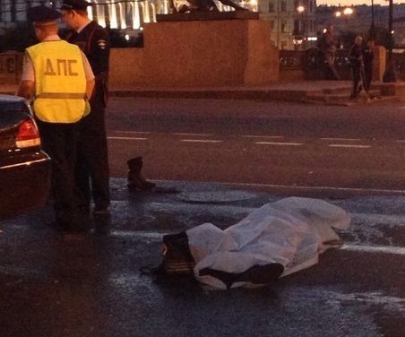 На Невском проспекте в Петербурге в ДТП погиб мотоциклист (6).jpg