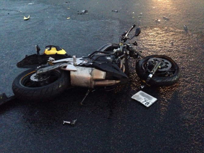 На Невском проспекте в Петербурге в ДТП погиб мотоциклист (3).jpg