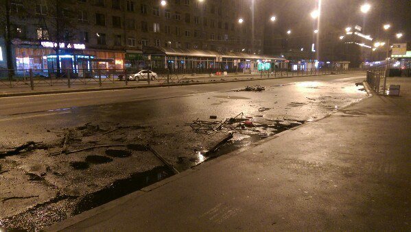В Петербурге на Стачек взорвался автомобиль (7).jpg