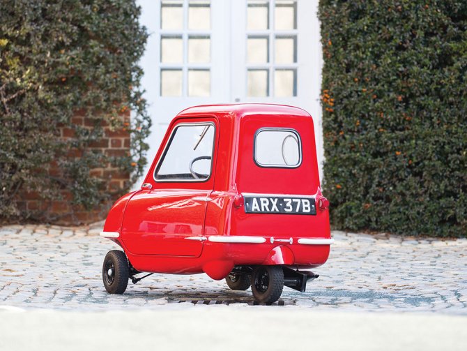 Самый маленький серийный автомобиль Peel P50 (2).jpg