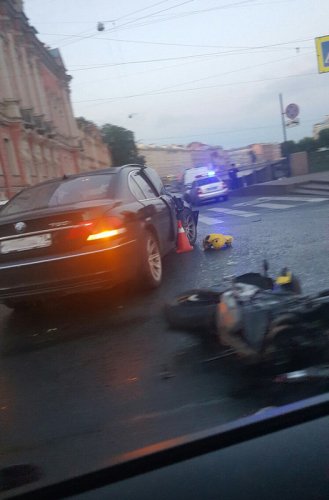 На Невском проспекте в Петербурге в ДТП погиб мотоциклист (8).jpg