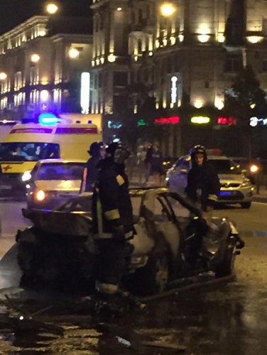 В Петербурге на Стачек взорвался автомобиль (3).jpg
