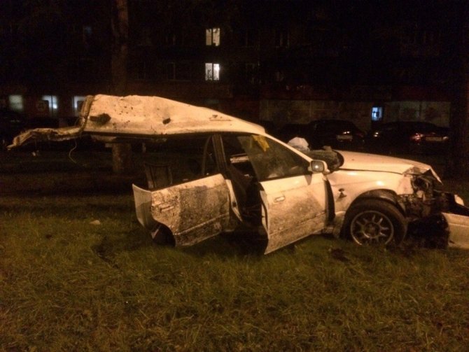 В Петербурге в ДТП Subaru разорвало на части (1).jpg