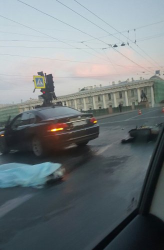 На Невском проспекте в Петербурге в ДТП погиб мотоциклист (7).jpg