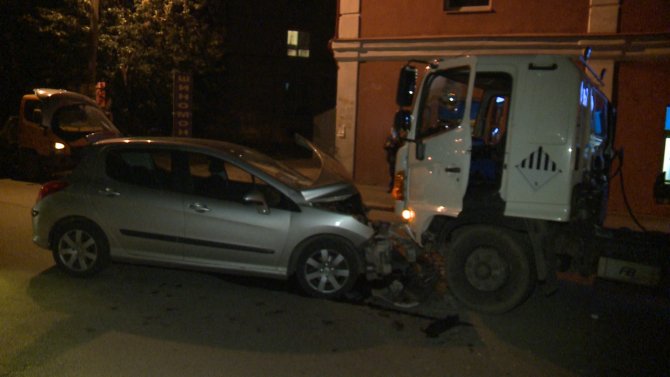 В Петербурге в ДТП с мусоровозом погиб водитель иномарки (2).jpg
