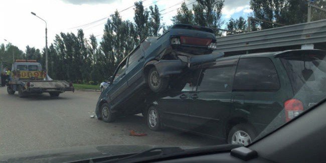 В Омске пьяный водитель «Мазды» заехал под ВАЗ (2).jpg