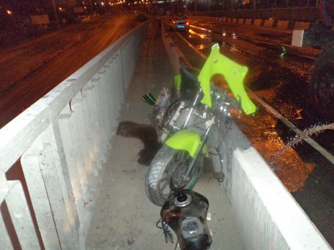 В Челябинске мотоциклист погиб, упав с моста (1).jpg