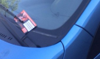 Как стоит и не стоит размещать рекламные листовки на чужих автомобилях